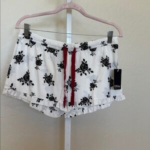 NWT P.J. Salvage med Black Floral Print White Shorts